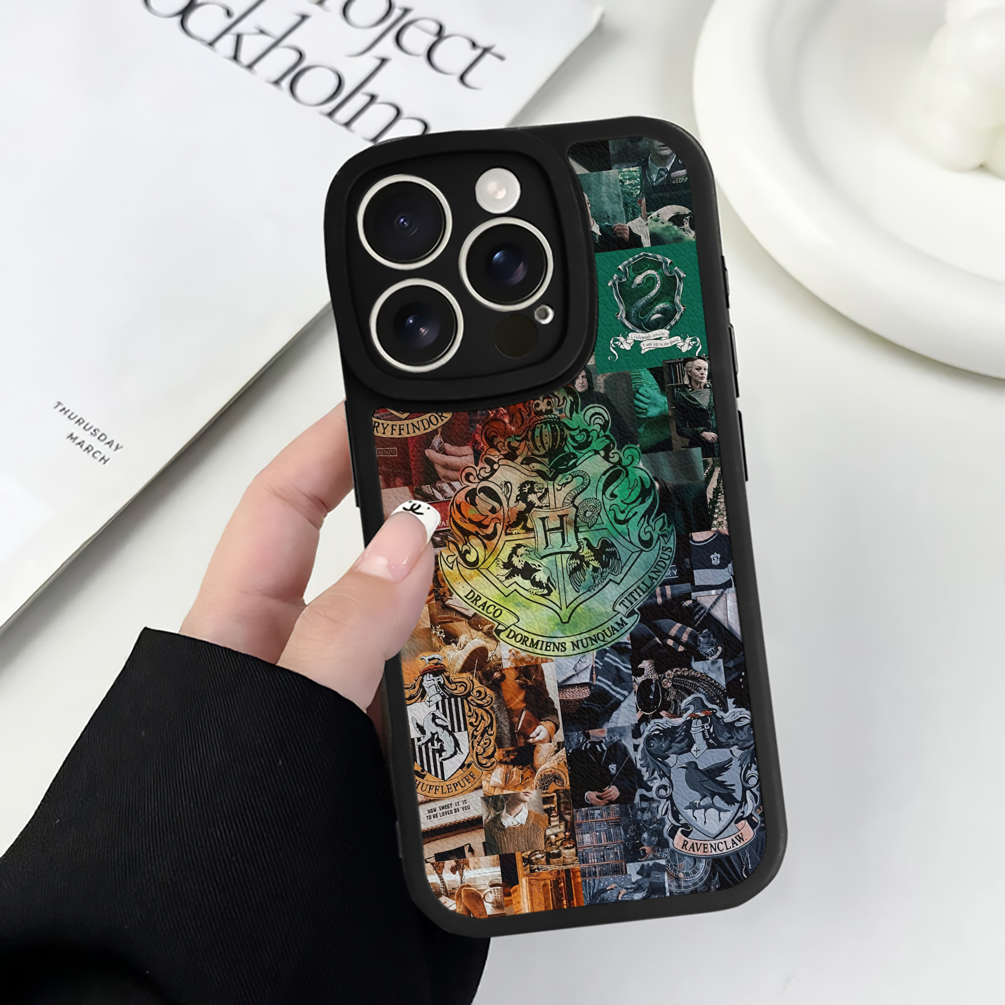 （画像用） Harry Potter ハリー・ポッターシリーズ 【iPhone 16シリーズ対応】シリコンスマホケース（レザー調） 材質：シリコン